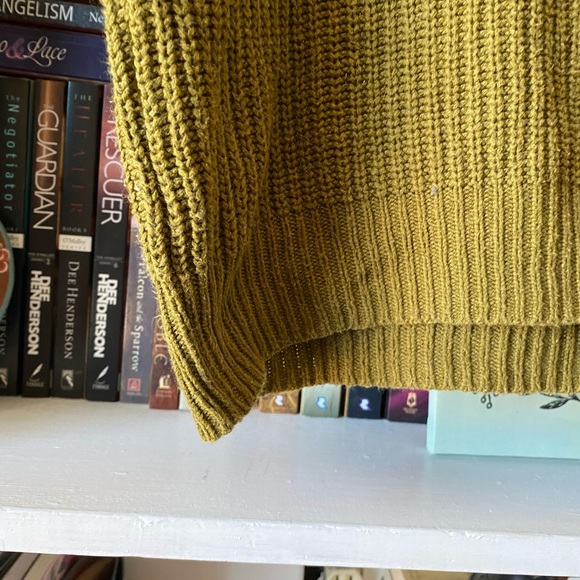 Urban Outfitters | Cropped Ribbed Army Green Pullover Sweater - Picture 6 of 10